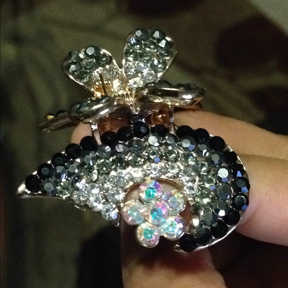 Black and white Rhinestone butterfly clip - Picture 5 of 5
